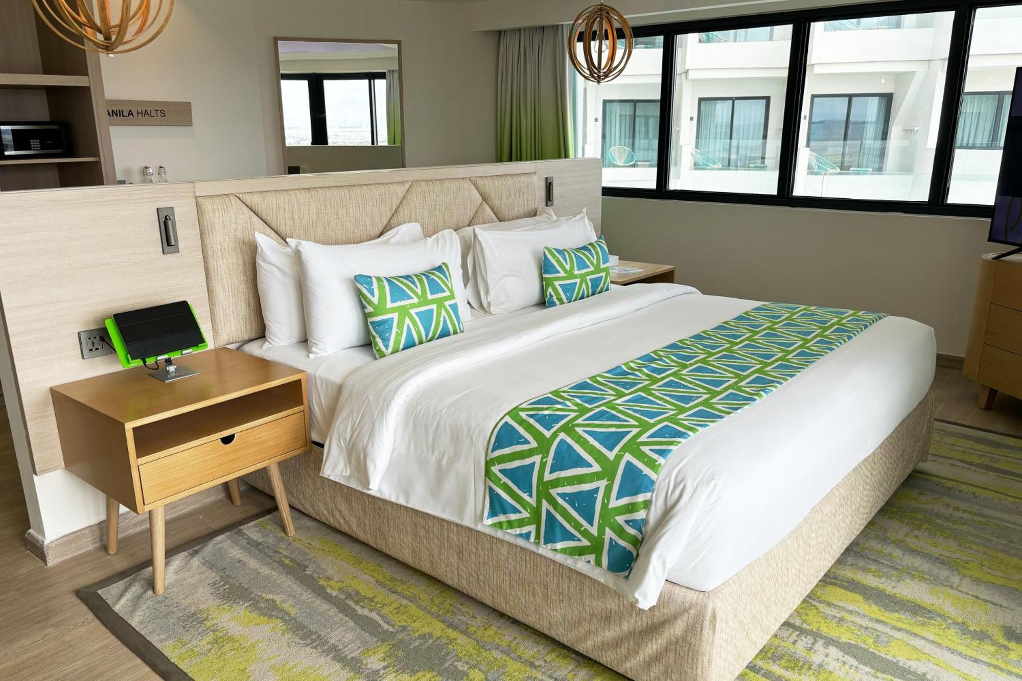 Premier King Bay View Suite